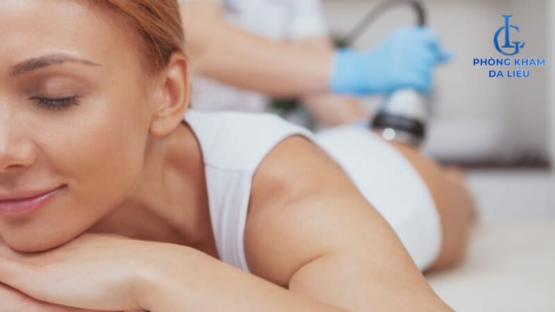 Điều trị mụn mông tại phòng khám da liễu
