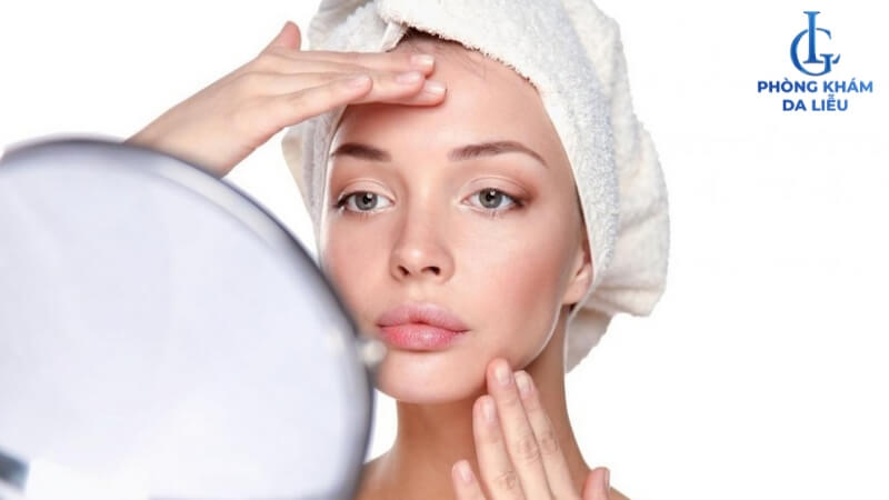 Chăm sóc tại nhà giảm mụn ở trán