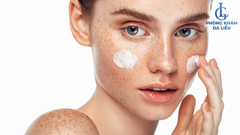 thoa kem lên da mặt
