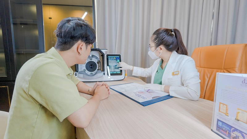 bác sĩ phòng khám da liễu lg khám da