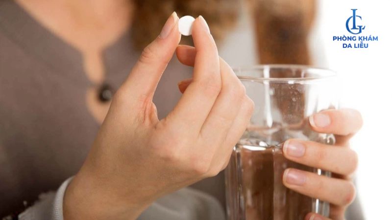 Dùng kháng sinh trị mụn