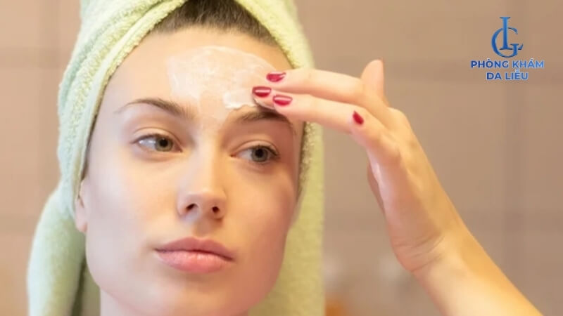 Bôi lưu huỳnh trị mụn