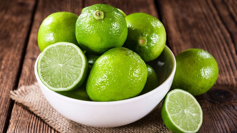 trị mụn trứng cá bằng chanh​