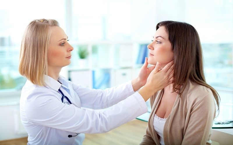 Thăm khám bác sĩ da liễu