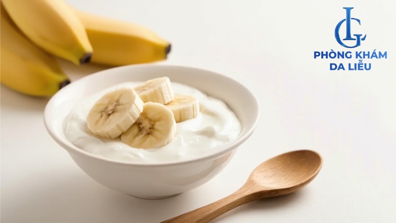 Chuối và sữa chua không đường