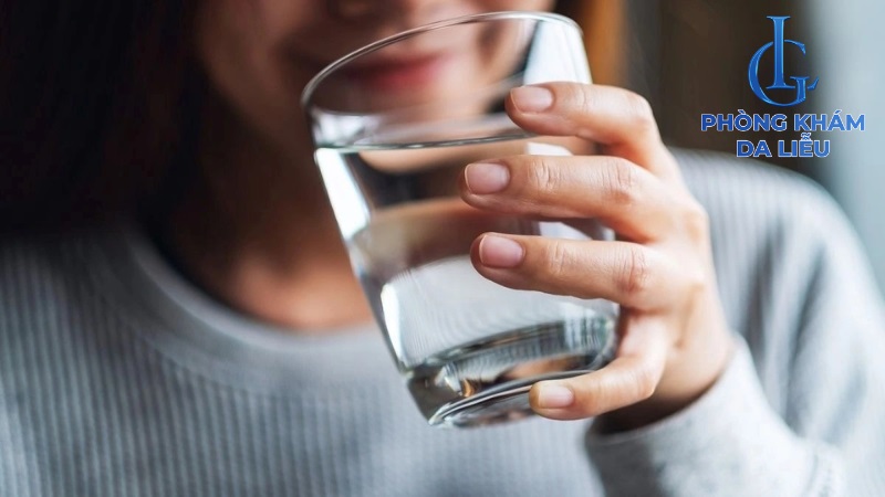 uống nước lọc