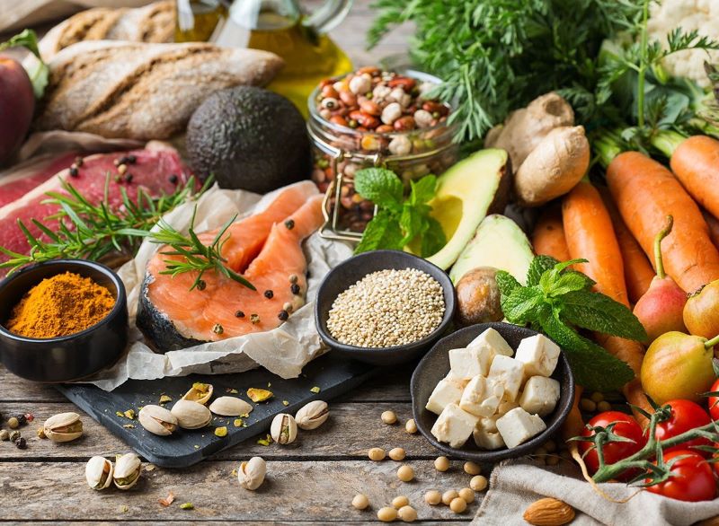 Ăn uống lành mạnh giúp cải thiện mụn bọc