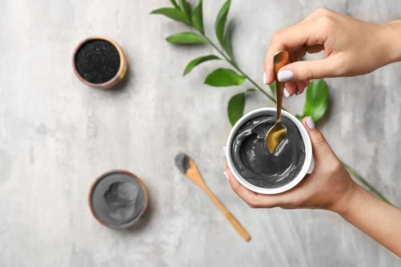 Cách sử dụng than hoạt tính tẩy mụn đầu đen