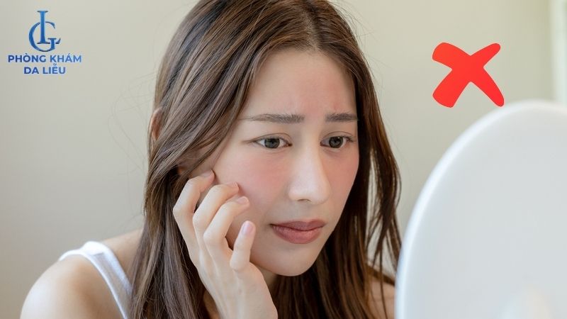 Không chạm vào da mặt