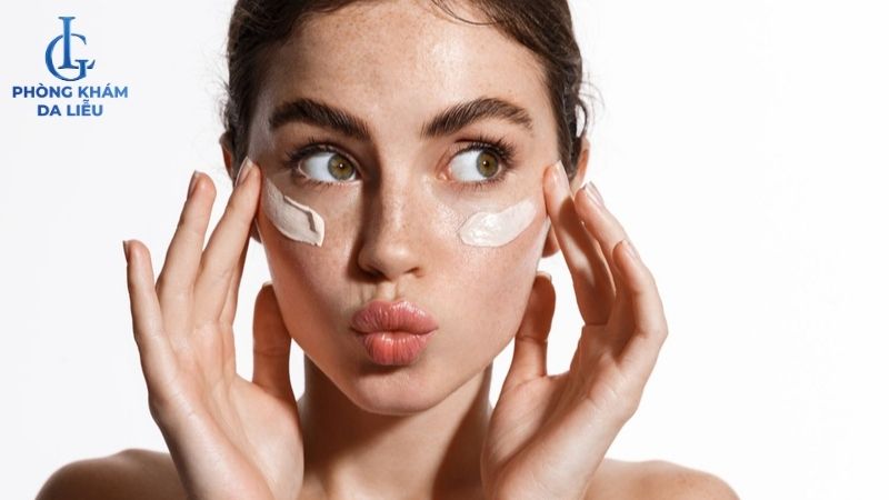 Đang peel da có dùng kem chống nắng được không