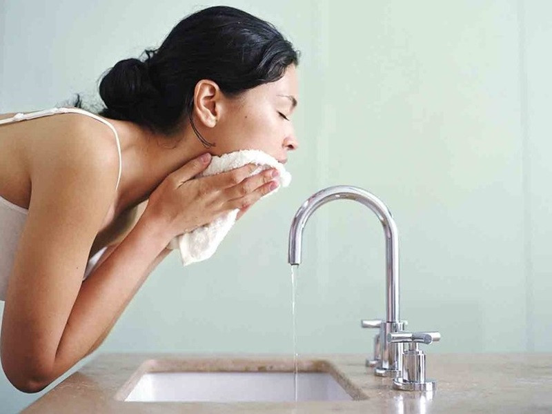 Cách nặn mụn bọc ở cằm