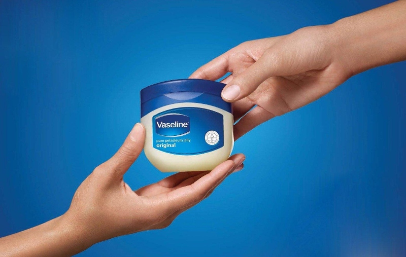 Trị mụn đầu đen ở mũi bằng vaseline