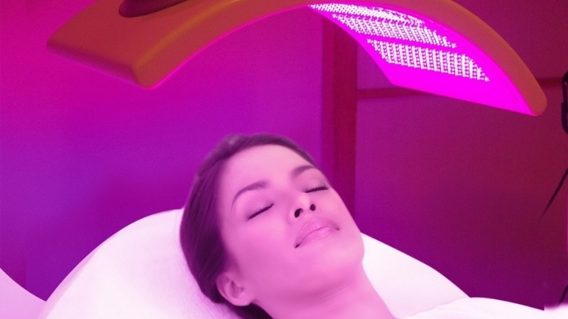 ánh sáng tím trị mụn