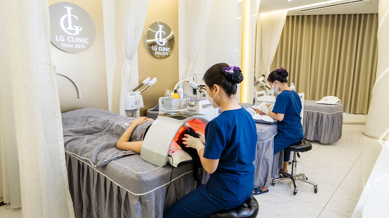 chiếu ánh sáng sinh học trị mụn