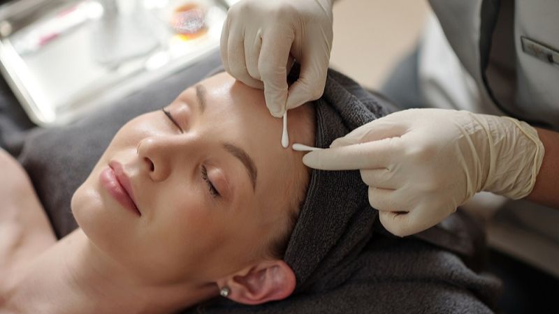 Nặn mụn tại spa