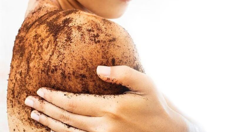 tẩy tế bào chết ở lưng