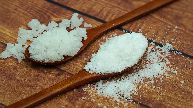 Cách trị mụn lưng bằng muối